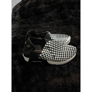 Bernie Mev Womens Razor Pump Fashion Sneaker Black Pewter Size 7.5 Euro 38